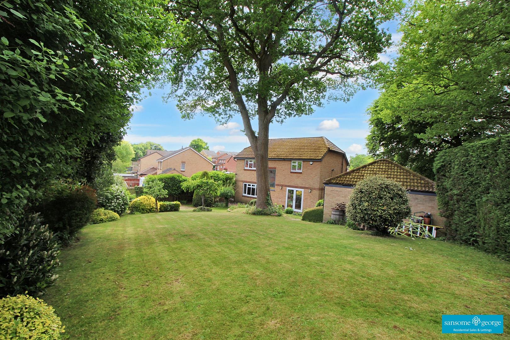 4 bed property in Huscarle Way, Reading